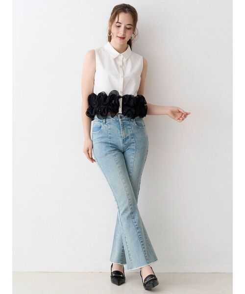 CALNAMUR(カルナムール)の「スタイルアップフレアデニムパンツ(その他パンツ・レディース・インディゴブルー/ライトブルー・SMALL/MEDIUM)」の4枚目の写真