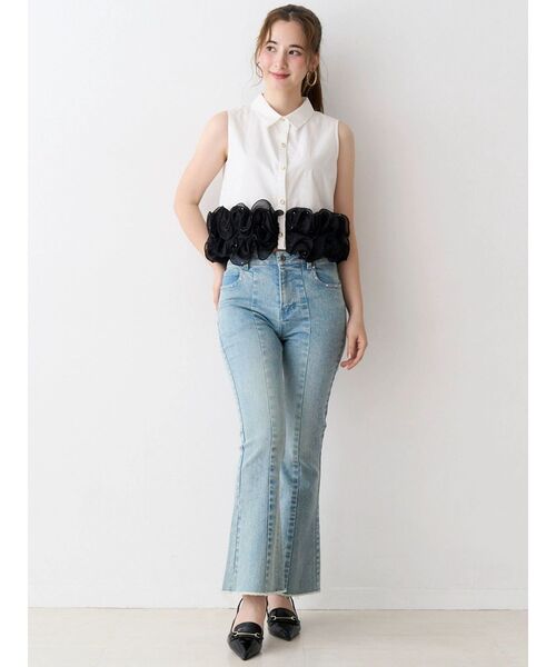 CALNAMUR(カルナムール)の「スタイルアップフレアデニムパンツ(その他パンツ・レディース・インディゴブルー/ライトブルー・SMALL/MEDIUM)」の5枚目の写真