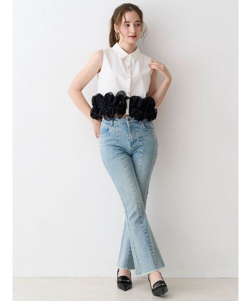 CALNAMUR(カルナムール)の「スタイルアップフレアデニムパンツ(その他パンツ・レディース・インディゴブルー/ライトブルー・SMALL/MEDIUM)」の12枚目の写真