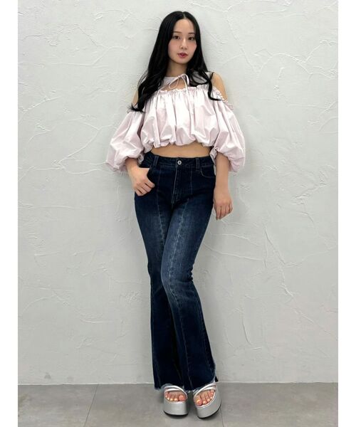 CALNAMUR(カルナムール)の「スタイルアップフレアデニムパンツ(その他パンツ・レディース・インディゴブルー/ライトブルー・SMALL/MEDIUM)」の18枚目の写真