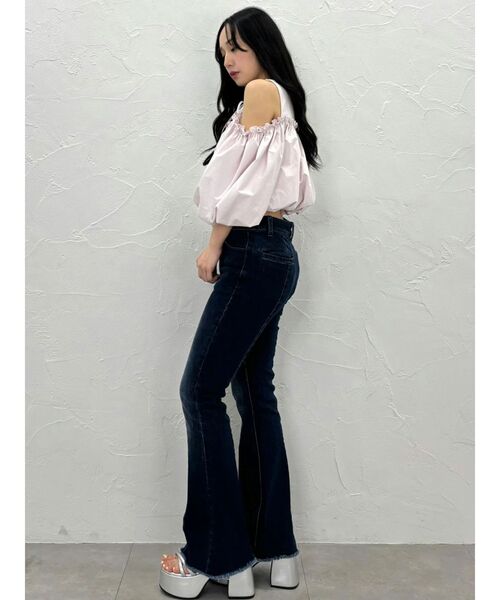 CALNAMUR(カルナムール)の「スタイルアップフレアデニムパンツ(その他パンツ・レディース・インディゴブルー/ライトブルー・SMALL/MEDIUM)」の19枚目の写真