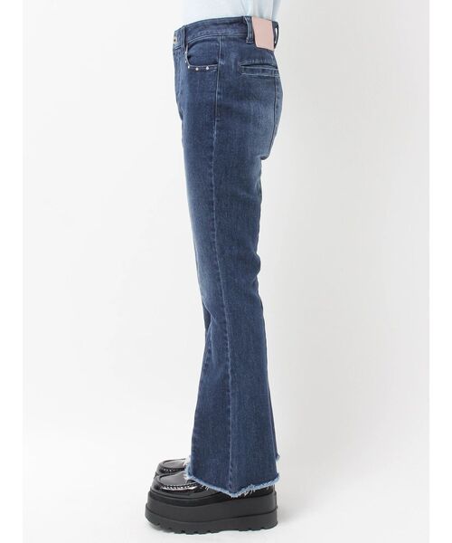 CALNAMUR(カルナムール)の「スタイルアップフレアデニムパンツ(その他パンツ・レディース・インディゴブルー/ライトブルー・SMALL/MEDIUM)」の22枚目の写真