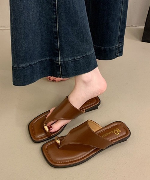 AMELY(エミリー)の「編み込みデザイン フラットサンダル(サンダル・レディース・ブラウン/ブラック/ホワイト・36/35/40/39/38/37)」の10枚目の写真