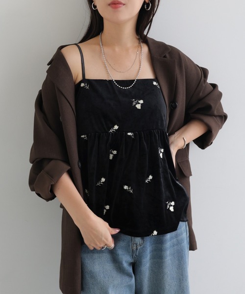 andme(アンドミー)の「小花刺繍ベロアキャミソール(キャミソール・レディース・ブラウン/ブラック・FREE)」の4枚目の写真