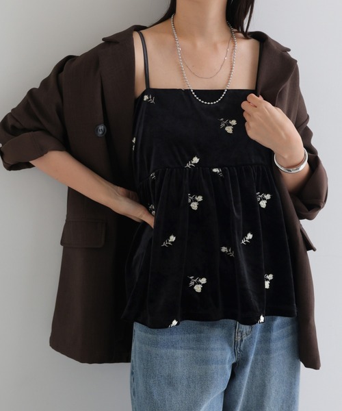 andme(アンドミー)の「小花刺繍ベロアキャミソール(キャミソール・レディース・ブラウン/ブラック・FREE)」の5枚目の写真