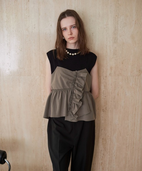 YECCA VECCA(イェッカヴェッカ)の「【2SET】ラッフルキャミセットニット(ニット/セーター・レディース・ブラック/ダークベージュ・FREE)」の3枚目の写真