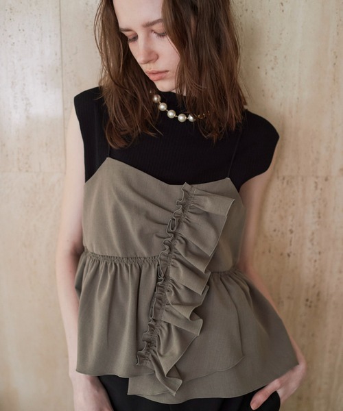 YECCA VECCA(イェッカヴェッカ)の「【2SET】ラッフルキャミセットニット(ニット/セーター・レディース・ブラック/ダークベージュ・FREE)」の5枚目の写真