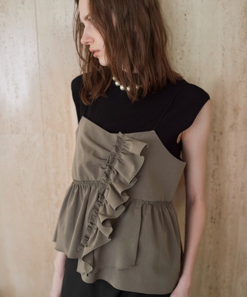 YECCA VECCA(イェッカヴェッカ)の「【2SET】ラッフルキャミセットニット(ニット/セーター・レディース・ブラック/ダークベージュ・FREE)」の6枚目の写真