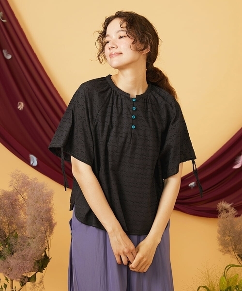 Jocomomola(ホコモモラ)の「Refugio de la lluvia オーバルドットジャカード半端袖ブラウス(シャツ/ブラウス・レディース・ダークインディゴブルー/ブラック・40)」の10枚目の写真