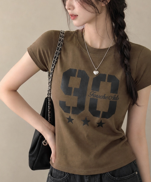 VIVID LADY(ビビッドレディー)の「ナンバリングカレッジプリント 半袖Tシャツ(Tシャツ/カットソー・レディース・ホワイト/グレー/ブラウン/ブラック・FREE)」の4枚目の写真