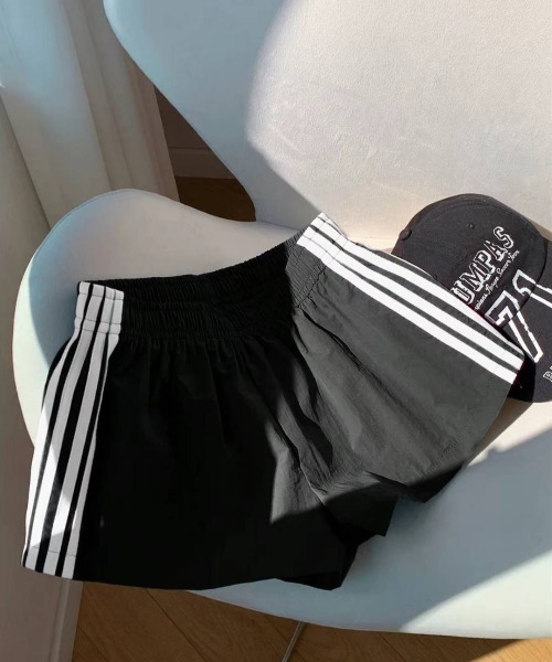 Vini(ヴィニ)の「サイドライン ライトフィット ショートパンツ(その他パンツ・レディース・ピンク/ブラウン/グリーン/ブラック・MEDIUM/LARGE)」の13枚目の写真