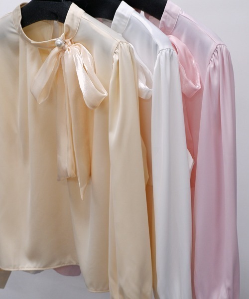 CLOTHY(クロシィ)の「【淡いカラーで魅せる、大人フェミニン】サテン パールボタン ボウタイブラウス(シャツ/ブラウス・レディース・オフホワイト/ベージュ/ピンク・FREE)」の9枚目の写真