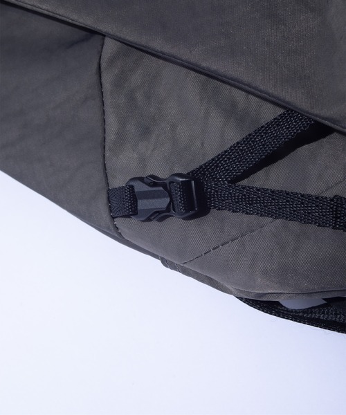 F/CE. (エフシーイー)の「F/CE. TEXTURED TWILL LAYERED SLINGER BAG / エフシーイー テクスチャード ツイル レイヤード スリンガーバッグ(ボディバッグ/ウエストポーチ・メンズ・ベージュ/ブラック/チャコール・FREE)」の14枚目の写真