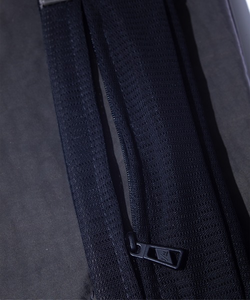 F/CE. (エフシーイー)の「F/CE. TEXTURED TWILL LAYERED SLINGER BAG / エフシーイー テクスチャード ツイル レイヤード スリンガーバッグ(ボディバッグ/ウエストポーチ・メンズ・ベージュ/ブラック/チャコール・FREE)」の5枚目の写真