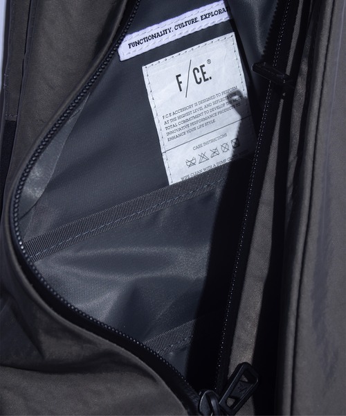 F/CE. (エフシーイー)の「F/CE. TEXTURED TWILL LAYERED SLINGER BAG / エフシーイー テクスチャード ツイル レイヤード スリンガーバッグ(ボディバッグ/ウエストポーチ・メンズ・ベージュ/ブラック/チャコール・FREE)」の7枚目の写真