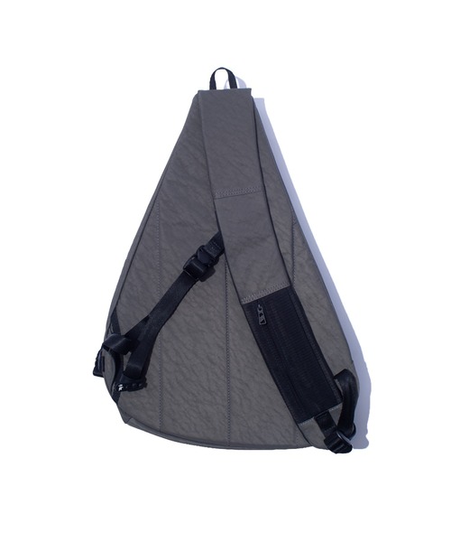 F/CE. (エフシーイー)の「F/CE. TEXTURED TWILL LAYERED SLINGER BAG / エフシーイー テクスチャード ツイル レイヤード スリンガーバッグ(ボディバッグ/ウエストポーチ・メンズ・ベージュ/ブラック/チャコール・FREE)」の16枚目の写真