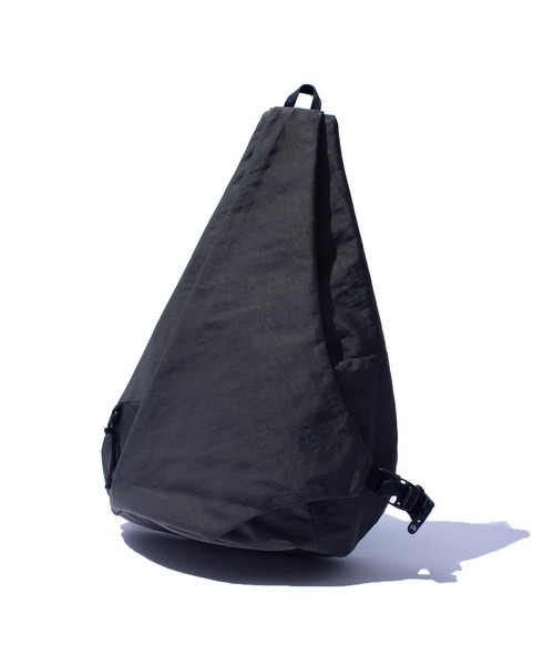 F/CE. (エフシーイー)の「F/CE. TEXTURED TWILL LAYERED SLINGER BAG / エフシーイー テクスチャード ツイル レイヤード スリンガーバッグ(ボディバッグ/ウエストポーチ・メンズ・ベージュ/ブラック/チャコール・FREE)」の18枚目の写真