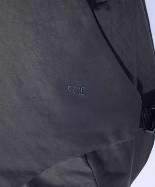 F/CE. (エフシーイー)の「F/CE. TEXTURED TWILL LAYERED SLINGER BAG / エフシーイー テクスチャード ツイル レイヤード スリンガーバッグ(ボディバッグ/ウエストポーチ・メンズ・ベージュ/ブラック/チャコール・FREE)」の11枚目の写真