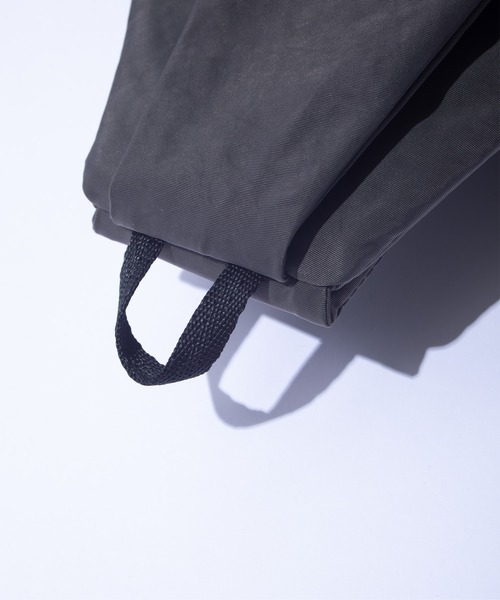 F/CE. (エフシーイー)の「F/CE. TEXTURED TWILL LAYERED SLINGER BAG / エフシーイー テクスチャード ツイル レイヤード スリンガーバッグ(ボディバッグ/ウエストポーチ・メンズ・ベージュ/ブラック/チャコール・FREE)」の12枚目の写真