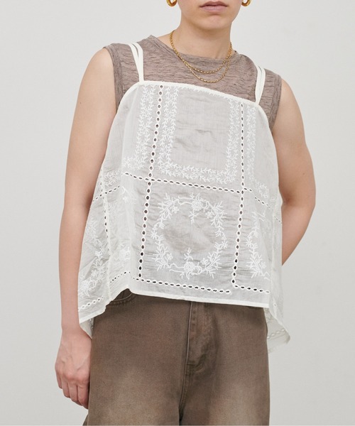 LARUTA（ラルータ）の「【LARUTA】スクエア刺繍レースキャミ（キャミソール・レディース・オフホワイト/ブラック・MEDIUM）」の3枚目の写真
