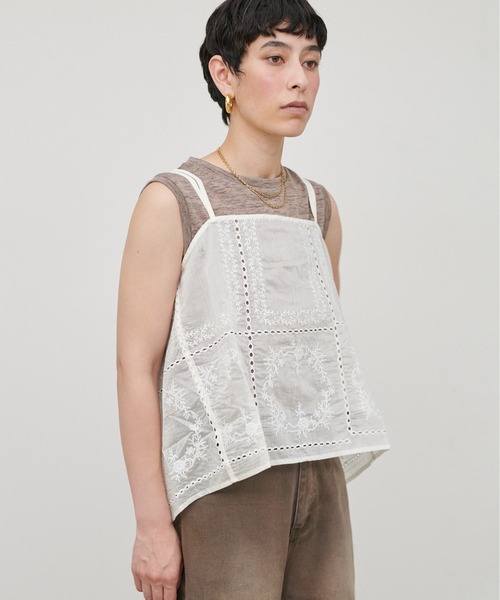 LARUTA（ラルータ）の「【LARUTA】スクエア刺繍レースキャミ（キャミソール・レディース・オフホワイト/ブラック・MEDIUM）」の5枚目の写真