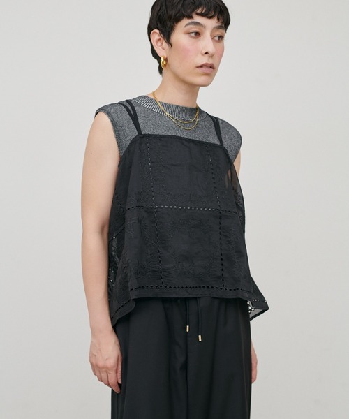 LARUTA（ラルータ）の「【LARUTA】スクエア刺繍レースキャミ（キャミソール・レディース・オフホワイト/ブラック・MEDIUM）」の9枚目の写真