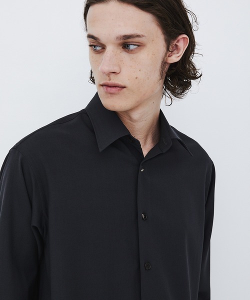 UNITED TOKYO(ユナイテッドトウキョウ)の「【数量限定生産】残りわずか Super120s WOOL SERGE LS SHIRT(シャツ/ブラウス・メンズ・ダークグレー/ブラック・1/2)」の2枚目の写真