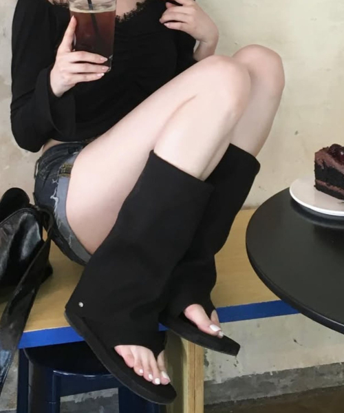 DIFFERSHOE（ディファーシュー）の「ノアールショートブーツ6.5CM [リネンブラック]（ブーツ・レディース・ブラック・22cm/22.5cm/23cm/23.5cm/24cm/24.5cm/25cm）」の3枚目の写真