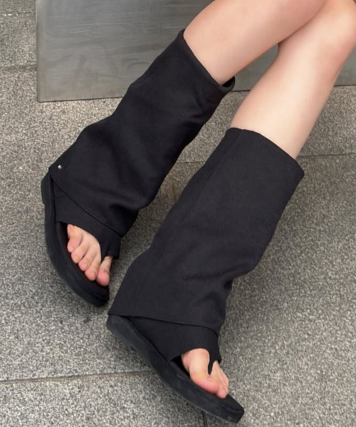 DIFFERSHOE（ディファーシュー）の「ノアールショートブーツ6.5CM [リネンブラック]（ブーツ・レディース・ブラック・22cm/22.5cm/23cm/23.5cm/24cm/24.5cm/25cm）」の4枚目の写真