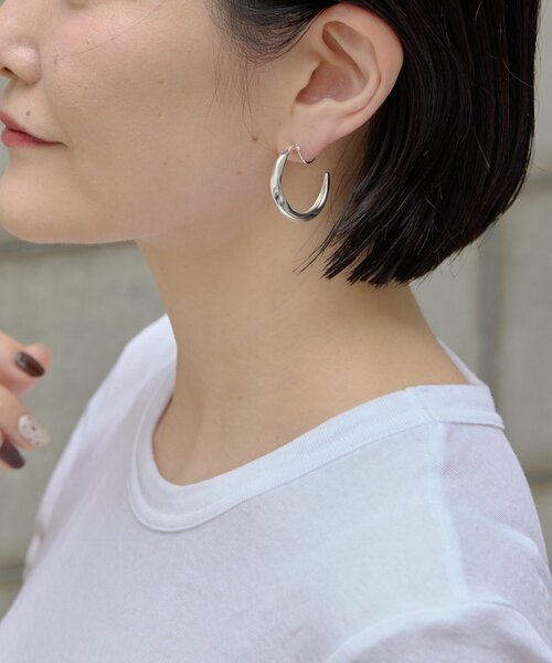 ear PAPILLONNER(イアパピヨネ)の「《WEB&一部店舗限定》ねじれフープイヤリング(イヤリング・レディース・シルバー/ゴールド・FREE)」の8枚目の写真