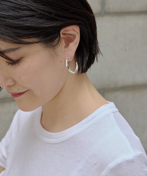 ear PAPILLONNER(イアパピヨネ)の「《WEB&一部店舗限定》ねじれフープイヤリング(イヤリング・レディース・シルバー/ゴールド・FREE)」の9枚目の写真