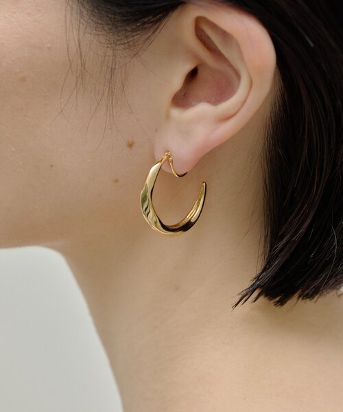 ear PAPILLONNER(イアパピヨネ)の「《WEB&一部店舗限定》ねじれフープイヤリング(イヤリング・レディース・シルバー/ゴールド・FREE)」の13枚目の写真