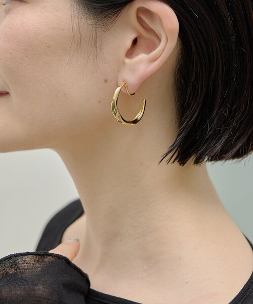 ear PAPILLONNER(イアパピヨネ)の「《WEB&一部店舗限定》ねじれフープイヤリング(イヤリング・レディース・シルバー/ゴールド・FREE)」の14枚目の写真