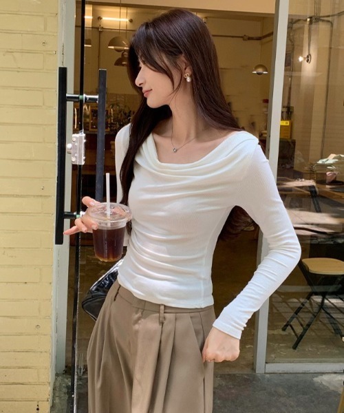lulufa(ルルファ)の「ドレープネックオフショルダートップス(Tシャツ/カットソー・レディース・ブラック/ホワイト/ミント/ベージュ・FREE)」の17枚目の写真