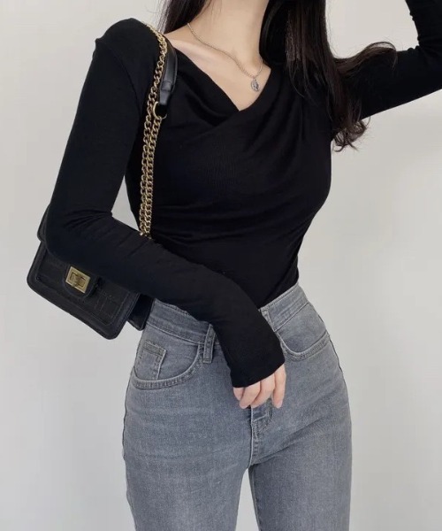 lulufa(ルルファ)の「ドレープネックオフショルダートップス(Tシャツ/カットソー・レディース・ブラック/ホワイト/ミント/ベージュ・FREE)」の5枚目の写真
