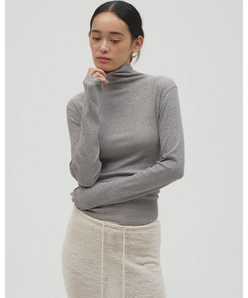 TODAYFUL(トゥデイフル)の「TODAYFUL Soft Fraise Turtleneck Tops(Tシャツ/カットソー・レディース・ブラック/グレー/オフホワイト・FREE)」の5枚目の写真