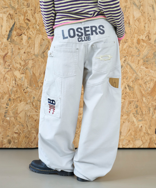 LOSERS CLUB(ルーザーズクラブ)の「LSC ロゴ ダブルニー ワイド コットン パンツ ライトグレー(その他パンツ・レディース・その他・SMALL/MEDIUM/LARGE/X-LARGE)」の4枚目の写真