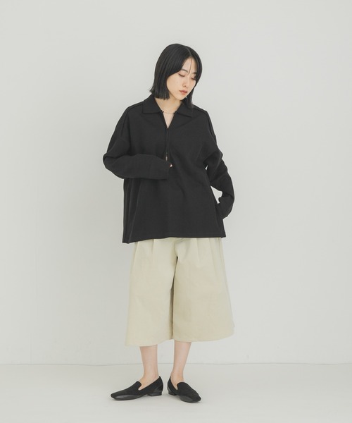 KBF(ケイビーエフ)の「キーネックカラーBIGトップス(Tシャツ/カットソー・レディース・アイボリー/ブラック/チャコールグレー・ONE)」の22枚目の写真
