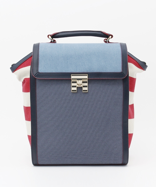 TOMMY HILFIGER(トミーヒルフィガー)の「INT TH LOCK BACKPACK(バックパック/リュック・レディース・ブラック・FREE)」の1枚目の写真