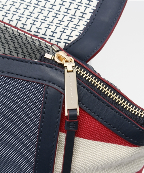 TOMMY HILFIGER(トミーヒルフィガー)の「INT TH LOCK BACKPACK(バックパック/リュック・レディース・ブラック・FREE)」の2枚目の写真