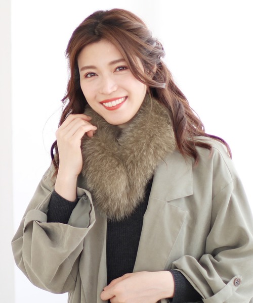 sankyo shokai(サンキョウショウカイ)の「フォックス ファー マフラー(マフラー・レディース・モカ/ブラック/アッシュブラウン/ブラウン/ナチュラル/クリーム/ライトグレー/グレー/グレイッシュベージュ/ネイビー/ピンクベージュ/ダークブラウン/ライトブラウン/イエロー・FREE)」の6枚目の写真