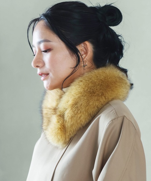sankyo shokai(サンキョウショウカイ)の「フォックス ファー マフラー(マフラー・レディース・モカ/ブラック/アッシュブラウン/ブラウン/ナチュラル/クリーム/ライトグレー/グレー/グレイッシュベージュ/ネイビー/ピンクベージュ/ダークブラウン/ライトブラウン/イエロー・FREE)」の13枚目の写真