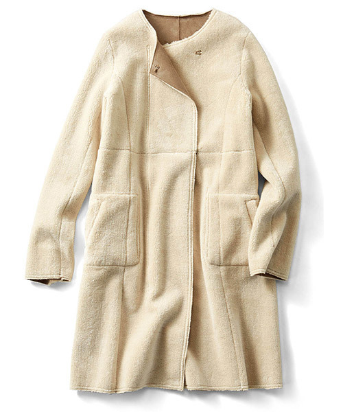 IEDIT（イディット）の「ノーカラーで着ぶくれ知らず　着こなし自在のリバーシブルエコムートンコート＜ベージュ＞（ムートンコート・レディース・ベージュ・XX-LARGE/LARGE/MEDIUM/SMALL/X-LARGE）」の7枚目の写真