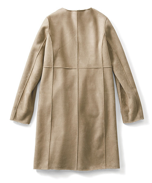 IEDIT（イディット）の「ノーカラーで着ぶくれ知らず　着こなし自在のリバーシブルエコムートンコート＜ベージュ＞（ムートンコート・レディース・ベージュ・XX-LARGE/LARGE/MEDIUM/SMALL/X-LARGE）」の8枚目の写真