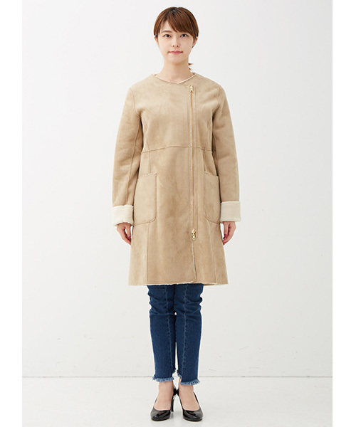 IEDIT（イディット）の「ノーカラーで着ぶくれ知らず　着こなし自在のリバーシブルエコムートンコート＜ベージュ＞（ムートンコート・レディース・ベージュ・XX-LARGE/LARGE/MEDIUM/SMALL/X-LARGE）」の3枚目の写真