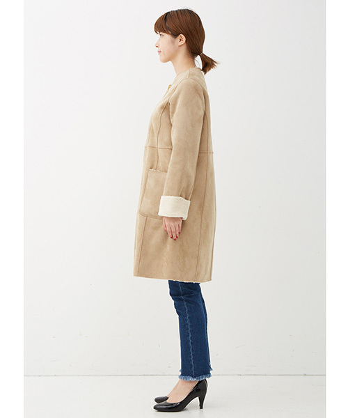 IEDIT（イディット）の「ノーカラーで着ぶくれ知らず　着こなし自在のリバーシブルエコムートンコート＜ベージュ＞（ムートンコート・レディース・ベージュ・XX-LARGE/LARGE/MEDIUM/SMALL/X-LARGE）」の4枚目の写真
