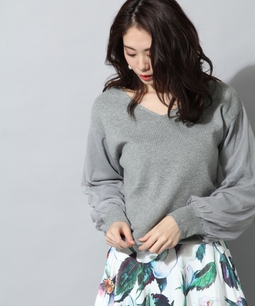 Andemiu（アンデミュウ）の「ソデチュールＶ／Ｎニット786041（ニット/セーター・レディース・ホワイト/ブラック/グレー/ネイビー・FREE）」の3枚目の写真