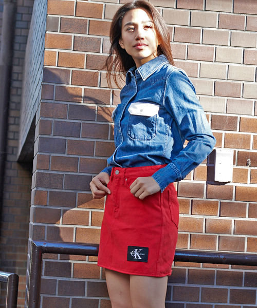 Calvin Klein Jeans(カルヴァンクラインジーンズ)の「ウェスタン スリムデニムシャツ(シャツ/ブラウス・レディース・ブルー・LARGE/MEDIUM/SMALL/X-SMALL)」の6枚目の写真