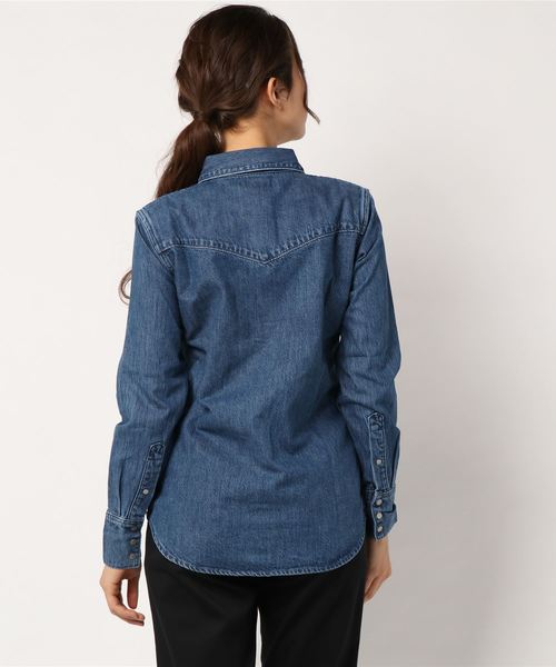 Calvin Klein Jeans(カルヴァンクラインジーンズ)の「ウェスタン スリムデニムシャツ(シャツ/ブラウス・レディース・ブルー・LARGE/MEDIUM/SMALL/X-SMALL)」の3枚目の写真