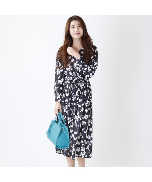 M Deux エムドゥ の モノトーンフラワープリントワンピース ワンピース Wear